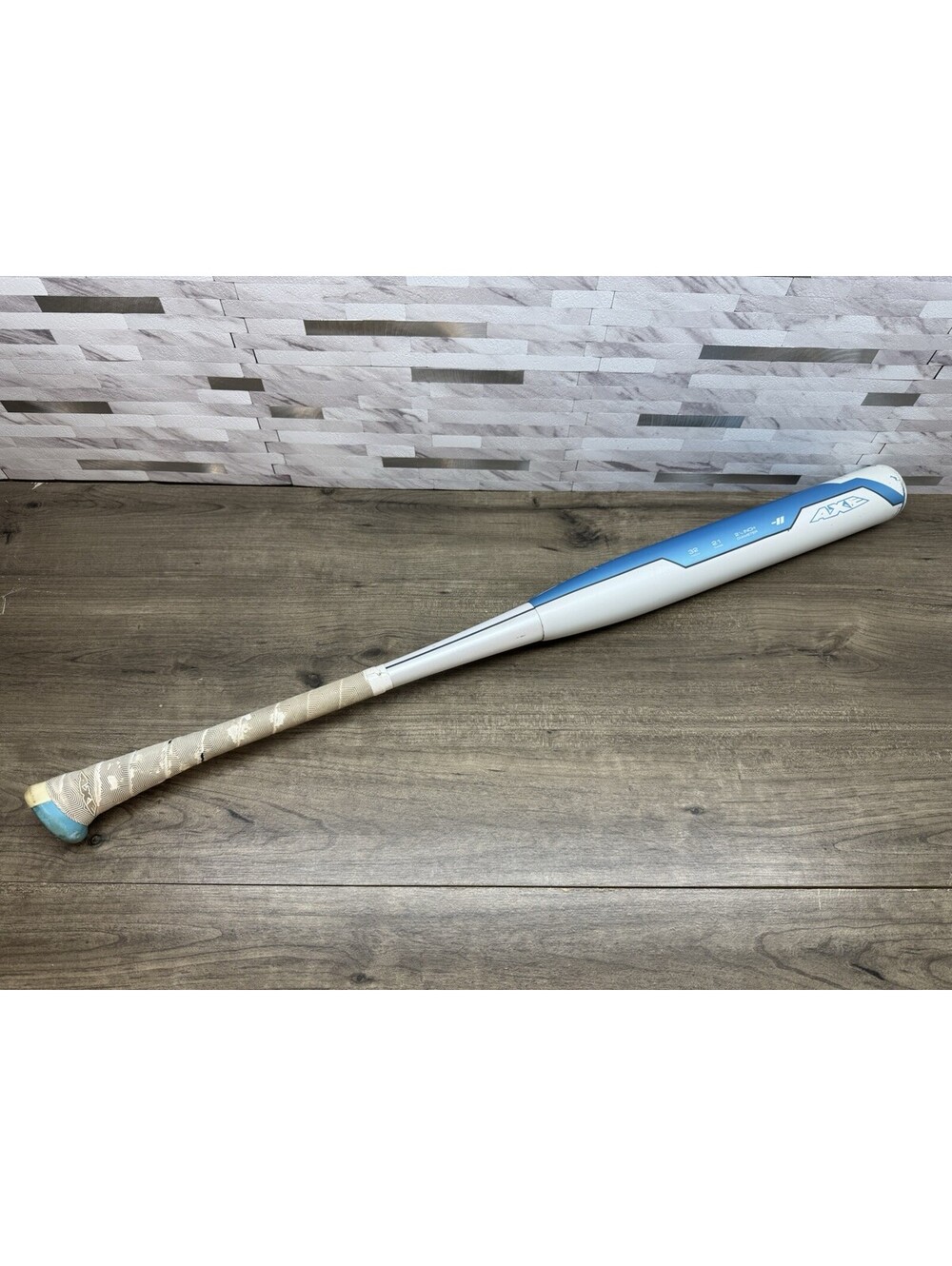 Axe Avenge Lite Charged Carbon 32” 21oz -11 Drop ISA/USSSA Softball Bat L169G